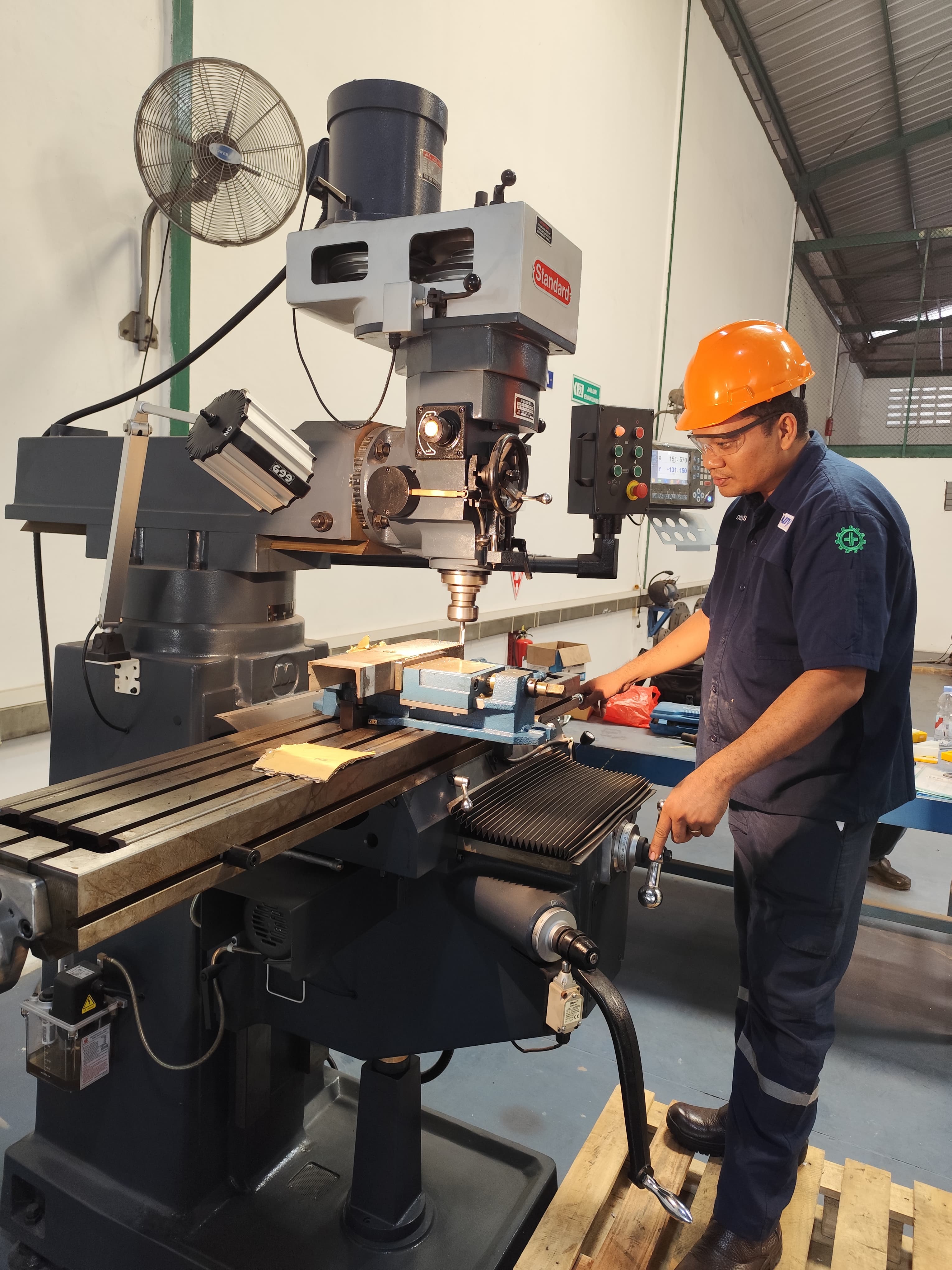 Milling Machine Operation Training Session